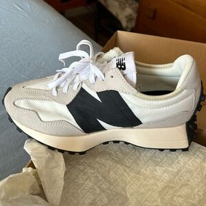 New Balance 327 Black/grey/beige. Size 7.